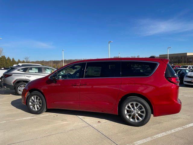 2026 Chrysler Pacifica Select AWD