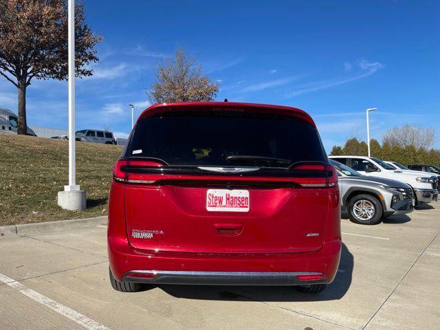 2026 Chrysler Pacifica Select AWD