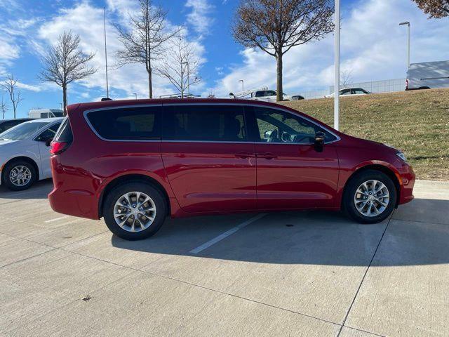 2026 Chrysler Pacifica Select AWD