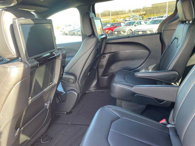 2026 Chrysler Pacifica Select AWD