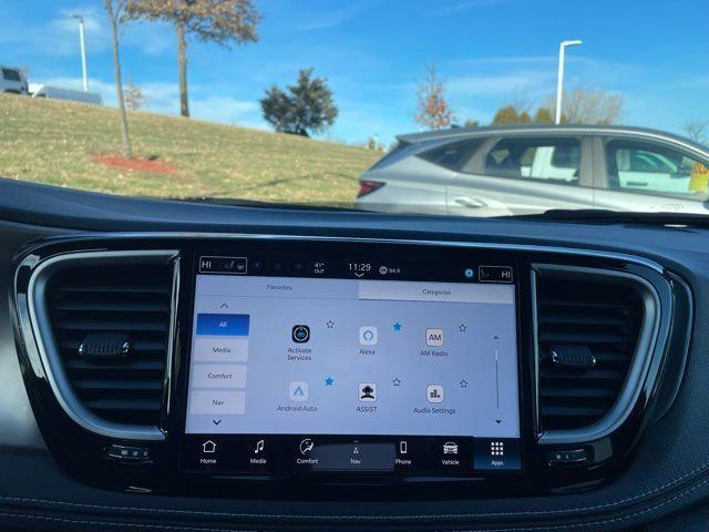 2026 Chrysler Pacifica Select AWD