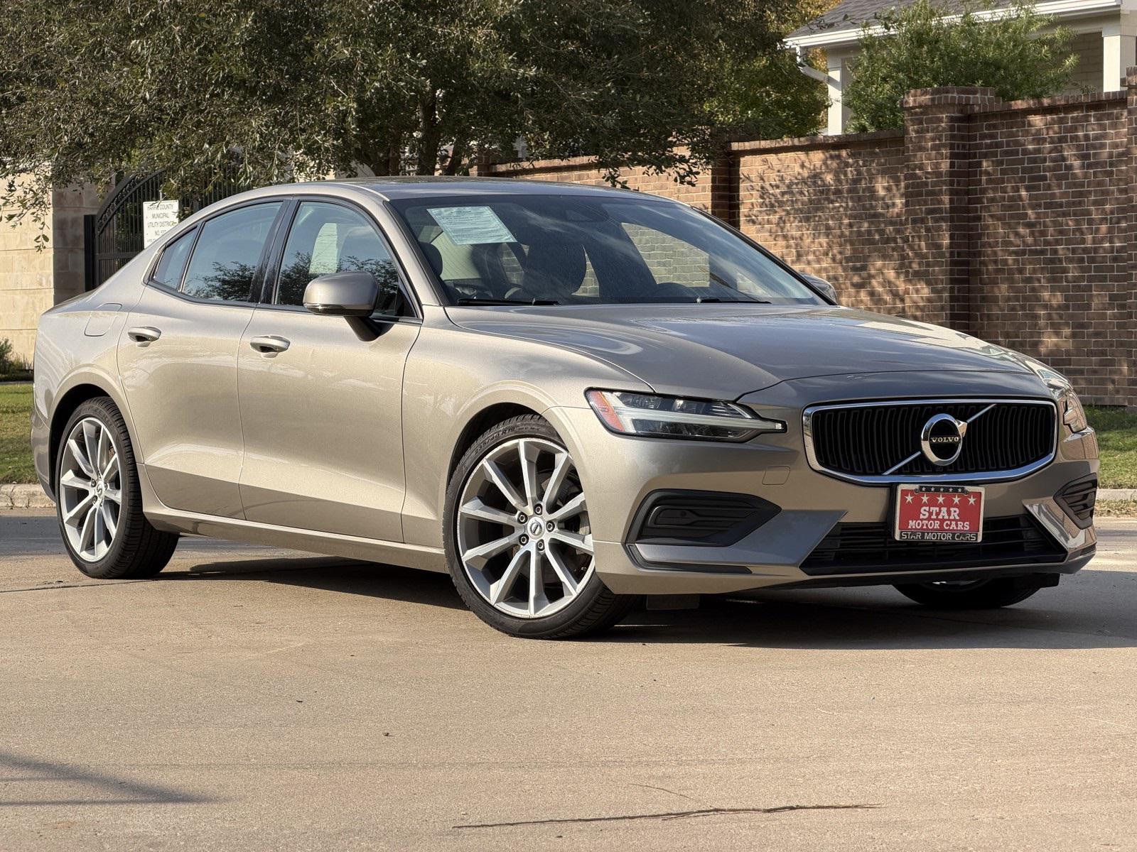 2019 Volvo S60 Momentum's photo