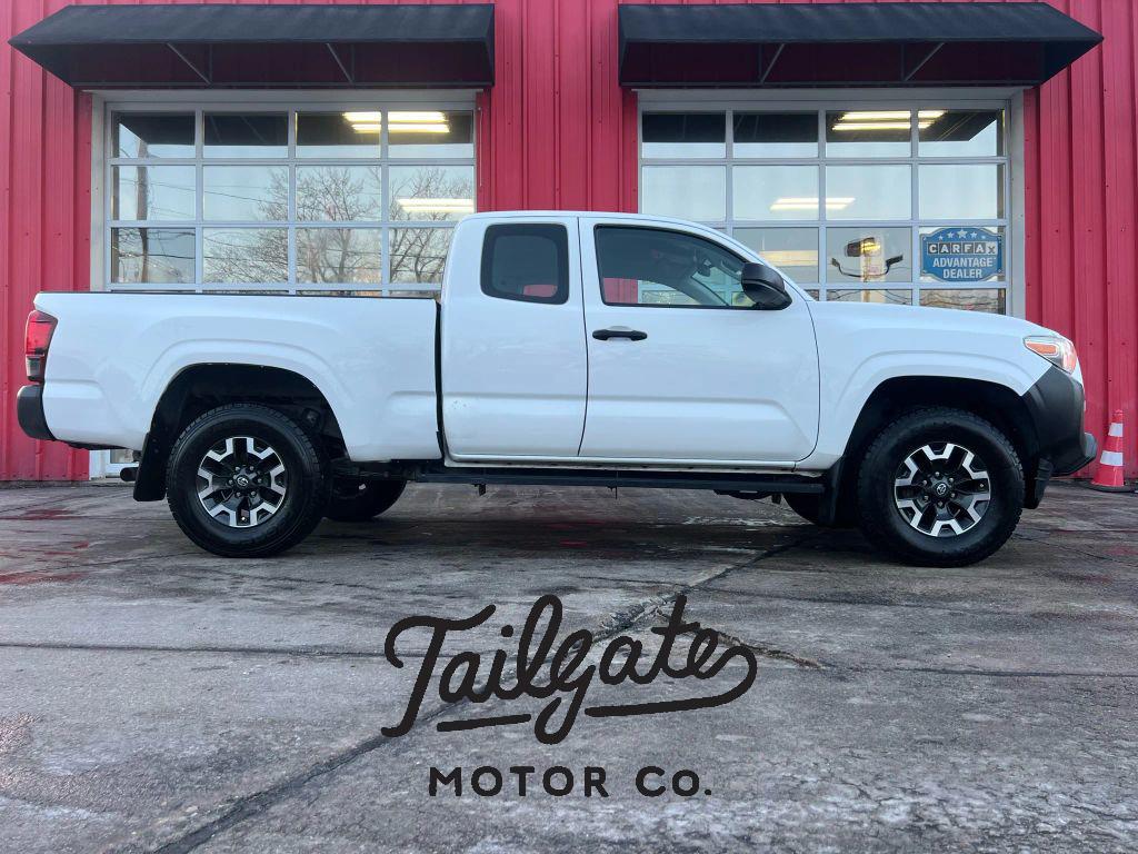 2018 Toyota Tacoma SR's photo