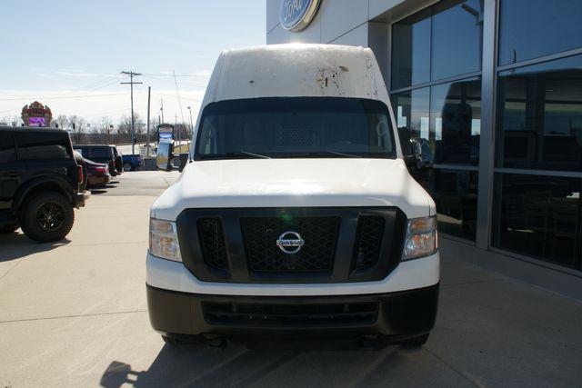 2018 Nissan 2500 S V8