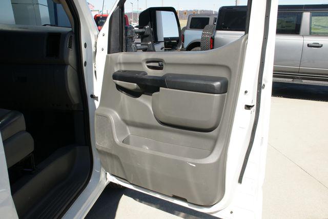 2018 Nissan 2500 S V8
