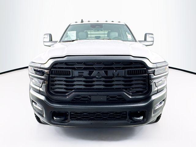 2026 RAM Ram 5500 Chassis Cab RAM 5500 TRADESMAN CHASSIS CREW CAB 4X4 84 CA 2026 RAM Ram 5500 Chassis Cab RAM 5500 TRADESMAN CHASSIS CREW CAB 4X4 84 CA