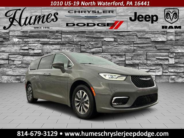 2022 Chrysler Pacifica Hybrid Touring L