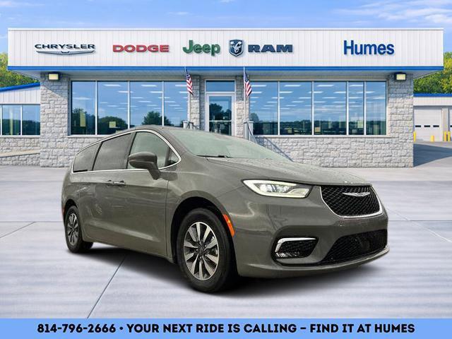 2022 Chrysler Pacifica Hybrid Touring L