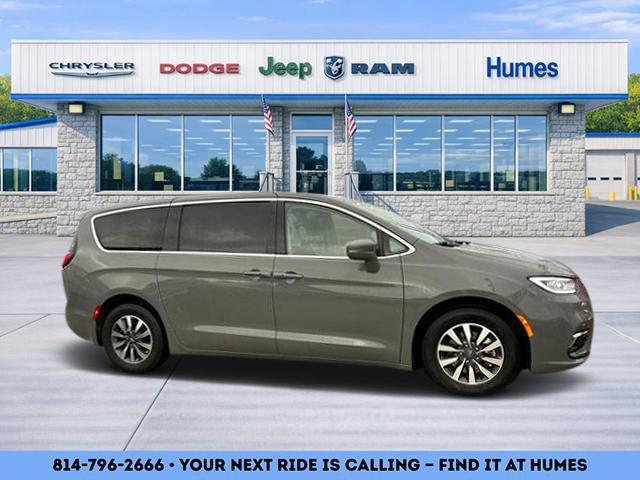 2022 Chrysler Pacifica Hybrid Touring L