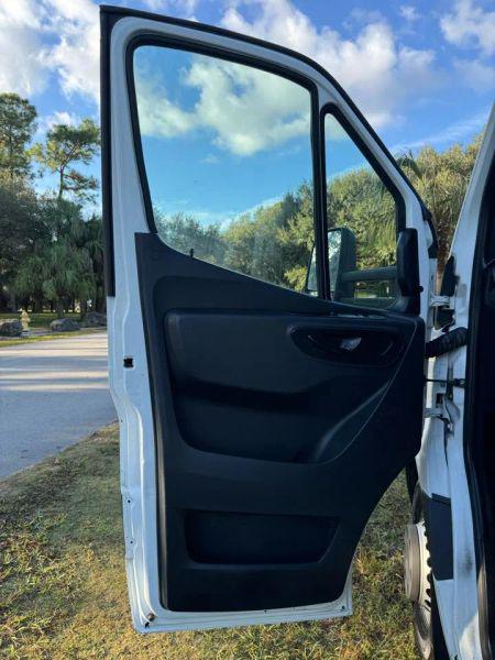 2019 Freightliner Sprinter Base