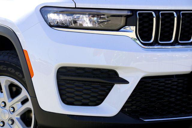 2025 Jeep Grand Cherokee Laredo 4x2