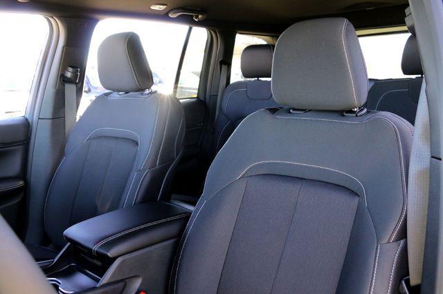 2025 Jeep Grand Cherokee Laredo 4x2