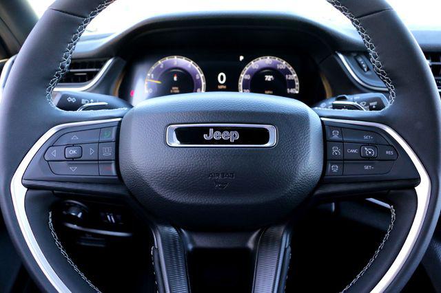 2025 Jeep Grand Cherokee Laredo 4x2