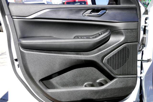 2025 Jeep Grand Cherokee Laredo 4x2