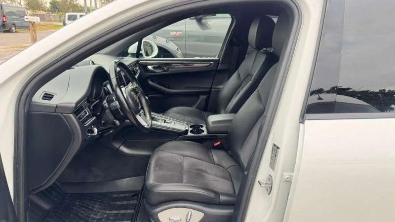 2021 Porsche Macan Base