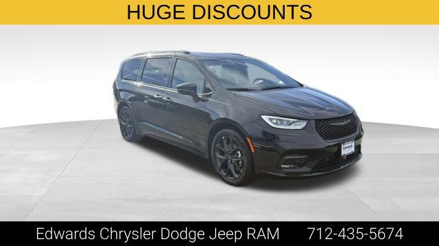 2026 Chrysler Pacifica Select for sale in Council Bluffs, IA