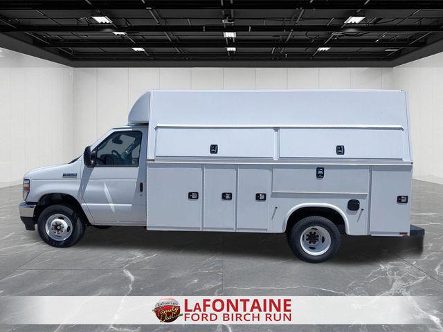 2026 Ford E-450 Cutaway Base