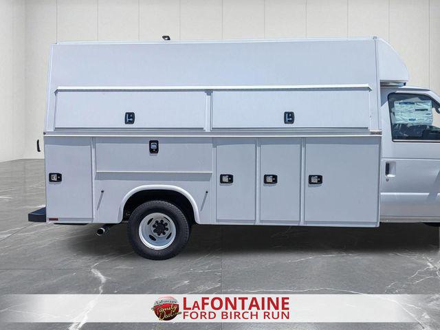 2026 Ford E-450 Cutaway Base