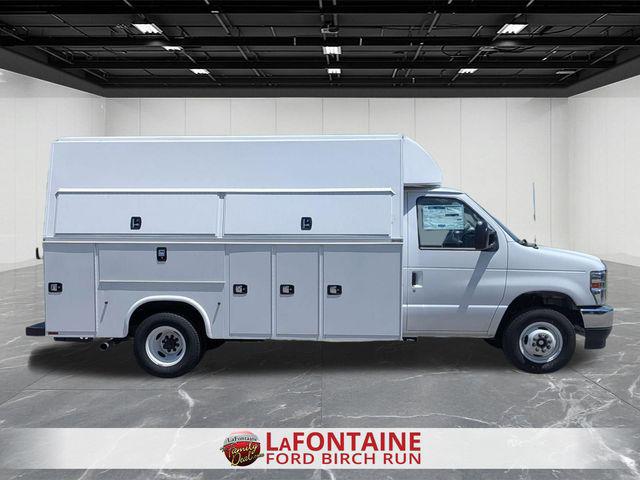 2026 Ford E-450 Cutaway Base