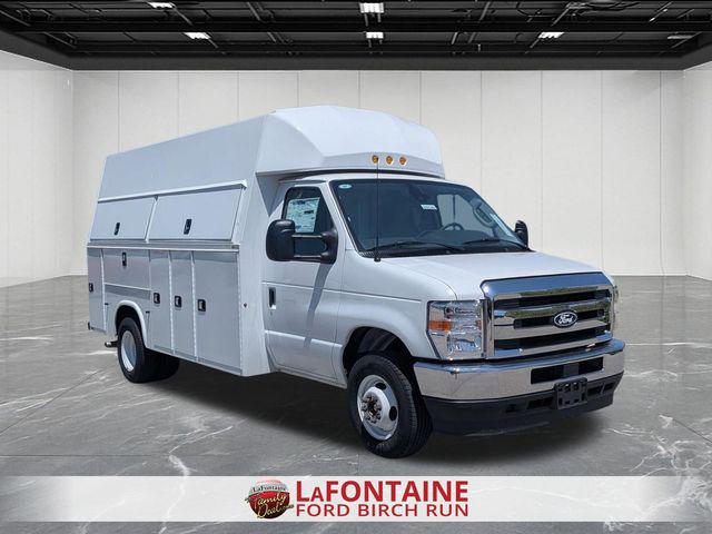 2026 Ford E-450 Cutaway Base