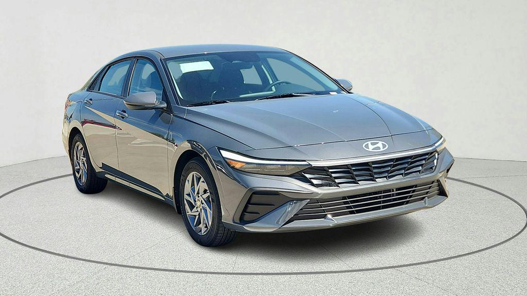 2026 Hyundai Elantra 1.6 HEV Blue's photo
