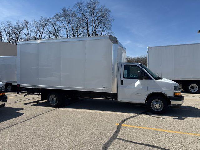 2025 Chevrolet Express Cutaway 4500 Van