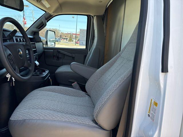 2025 Chevrolet Express Cutaway 4500 Van