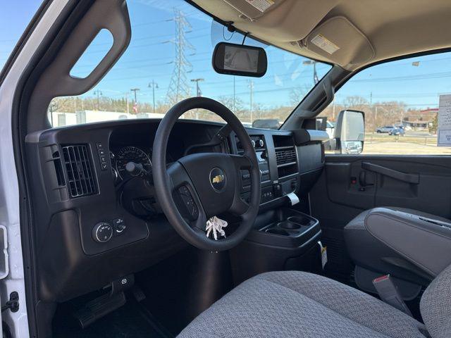 2025 Chevrolet Express Cutaway 4500 Van