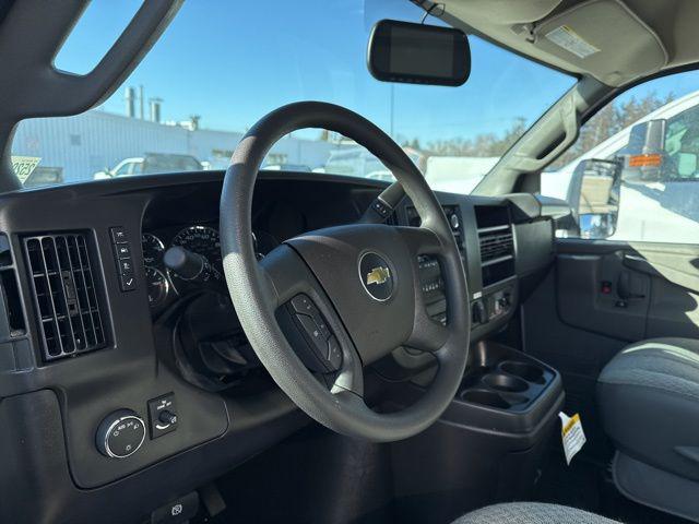 2025 Chevrolet Express Cutaway 4500 Van