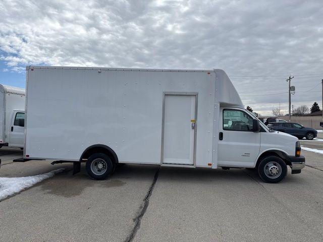 2025 Chevrolet Express Cutaway 4500 Van
