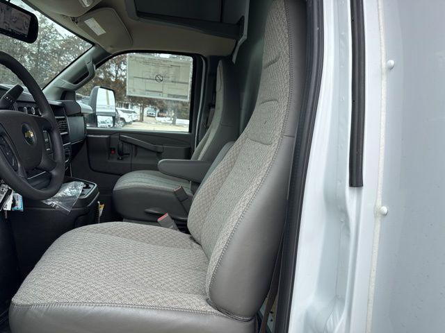 2025 Chevrolet Express Cutaway 4500 Van