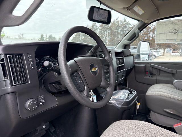 2025 Chevrolet Express Cutaway 4500 Van