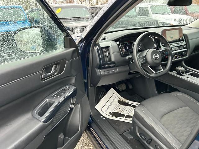 2025 Nissan Pathfinder SV 4WD