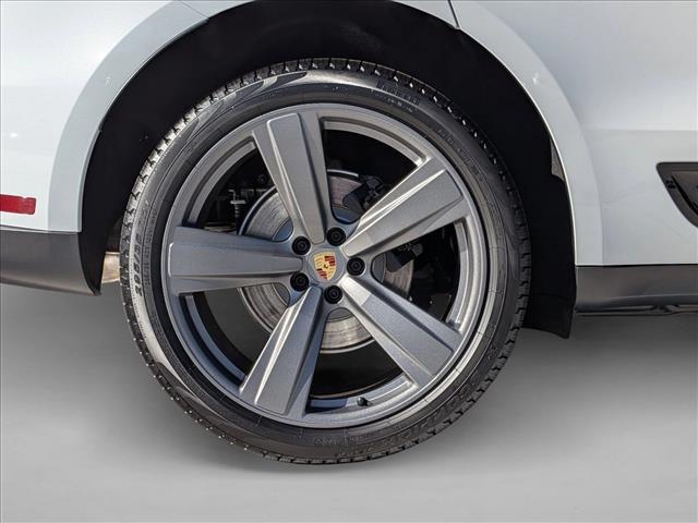 2026 Porsche Macan AWD