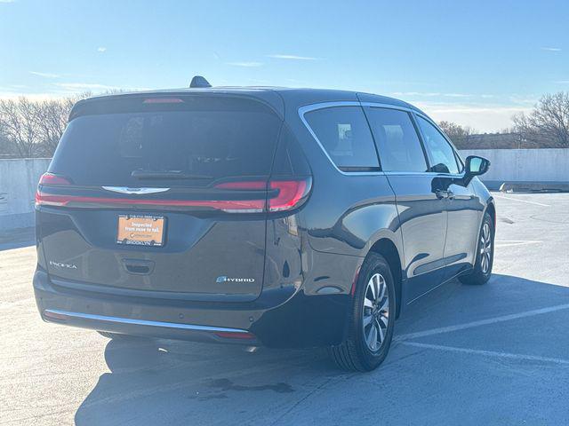 2025 Chrysler Pacifica Hybrid Select