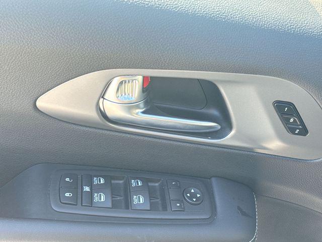 2025 Chrysler Pacifica Hybrid Select