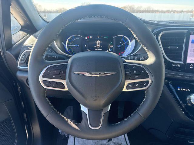 2025 Chrysler Pacifica Hybrid Select