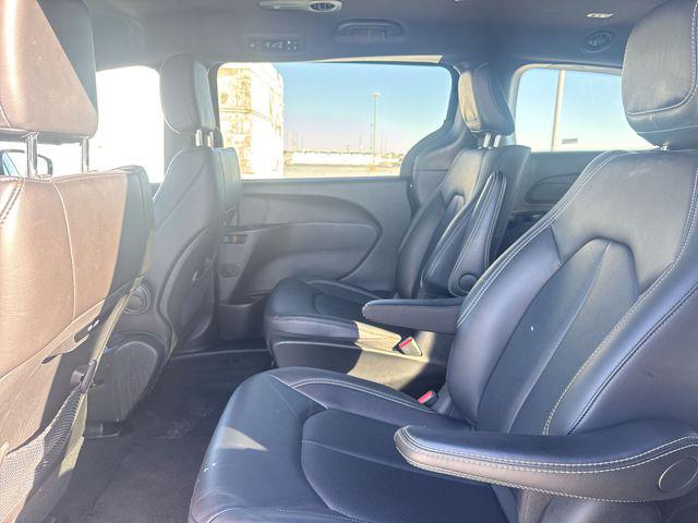 2025 Chrysler Pacifica Hybrid Select
