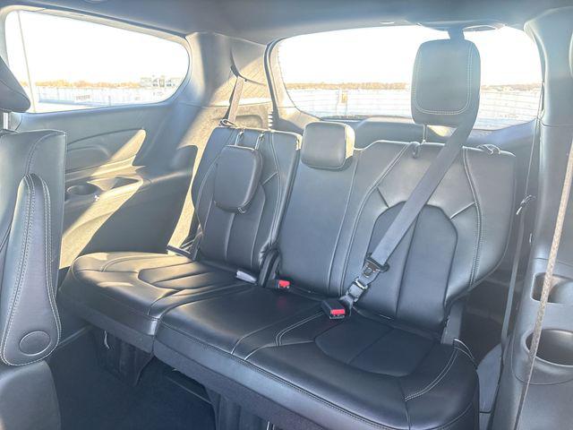 2025 Chrysler Pacifica Hybrid Select
