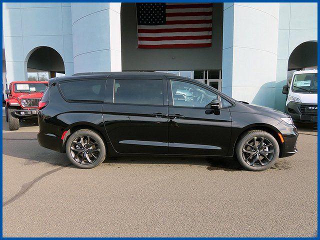 2026 Chrysler Pacifica Select AWD