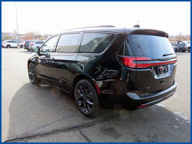 2026 Chrysler Pacifica Select AWD
