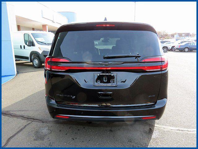 2026 Chrysler Pacifica Select AWD