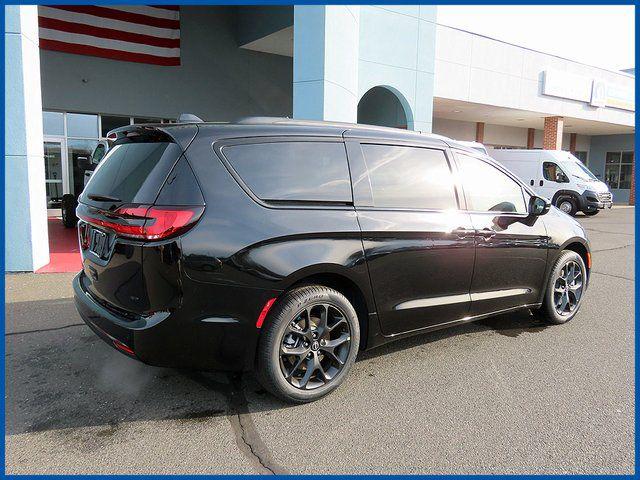 2026 Chrysler Pacifica Select AWD