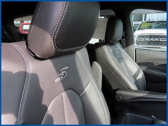 2026 Chrysler Pacifica Select AWD