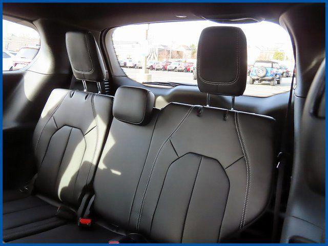2026 Chrysler Pacifica Select AWD
