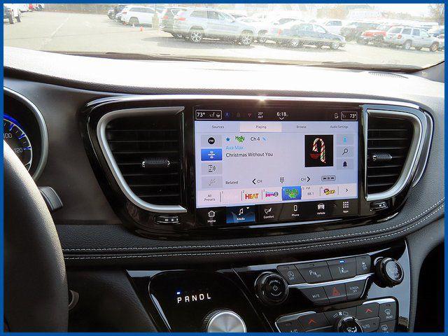 2026 Chrysler Pacifica Select AWD