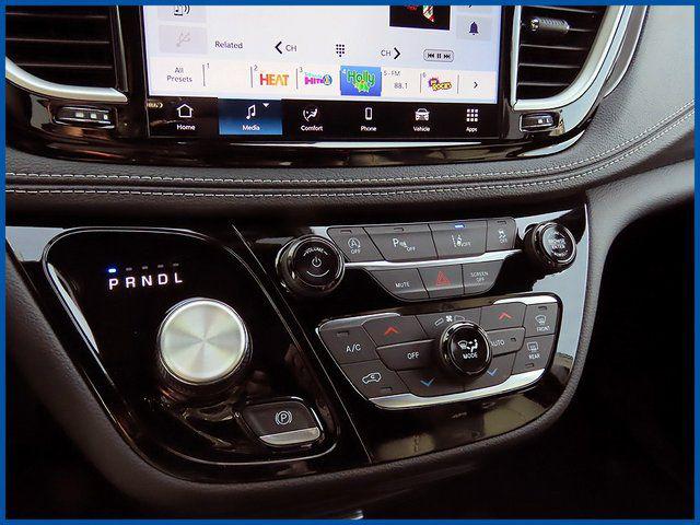 2026 Chrysler Pacifica Select AWD