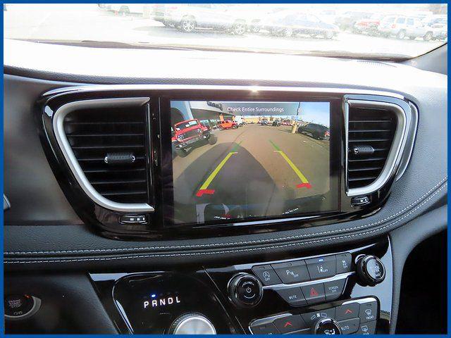 2026 Chrysler Pacifica Select AWD