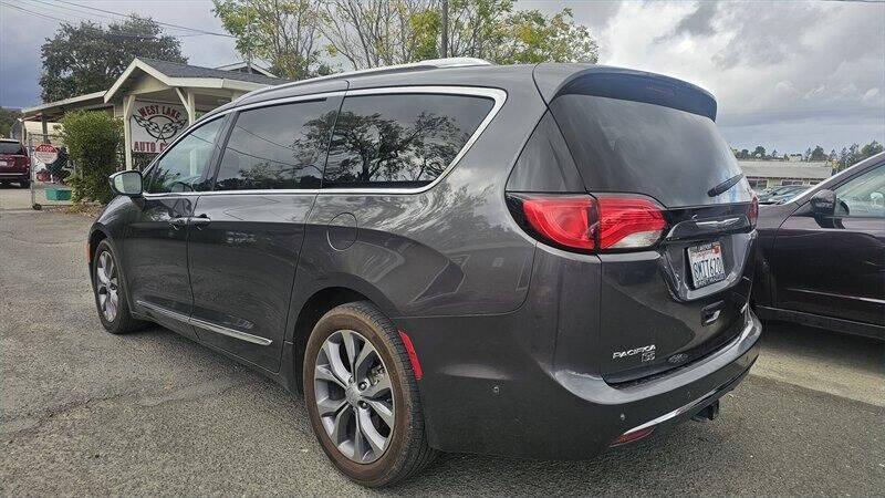 2020 Chrysler Pacifica 35th Anniversary Limited