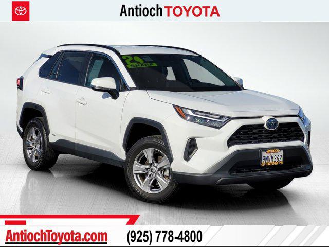 2024 Toyota RAV4 XLE's photo